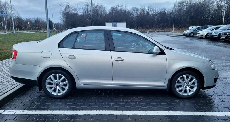 Volkswagen Jetta cena 13900 przebieg: 234000, rok produkcji 2010 z Rzeszów małe 121